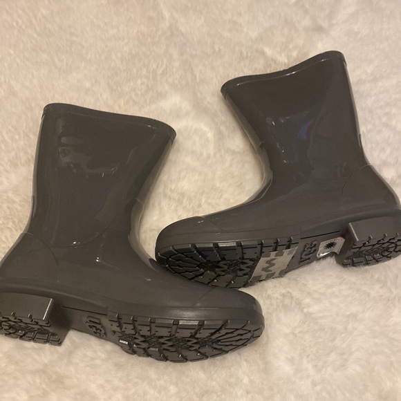 Womens Ugg rain boots gray size 7 waterproof rubber boots - Picture 9 of 9